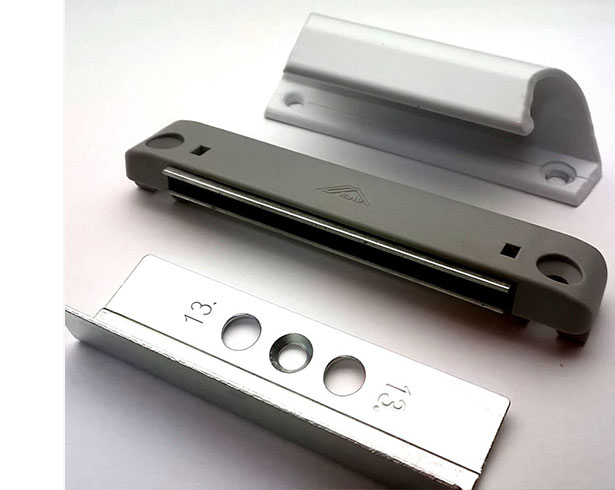 Установка балконной защелки, ручки